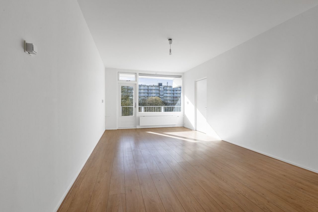 Bright 4-room apartment (93 m²) with south-facing balcony - Image 5