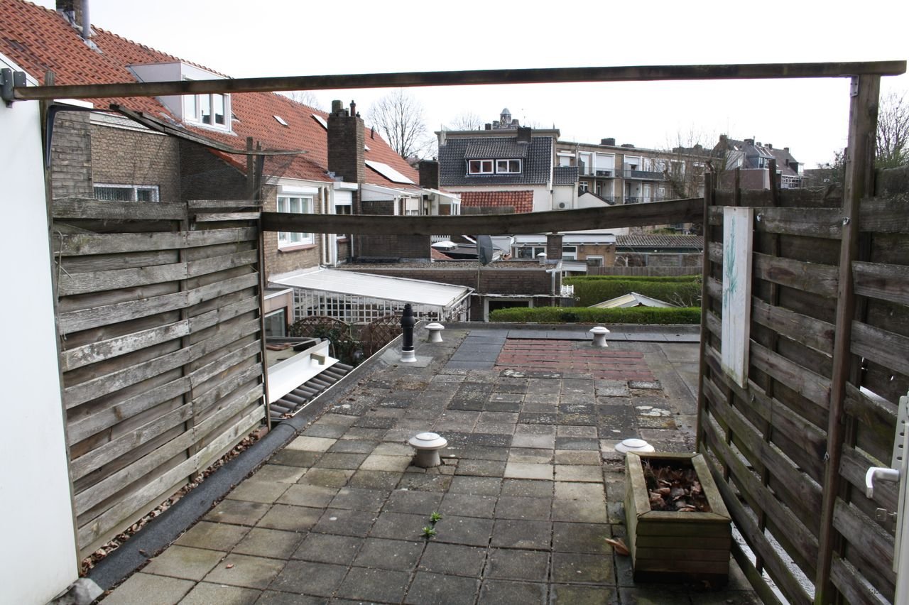 Apartment with large roof terrace - Image 7