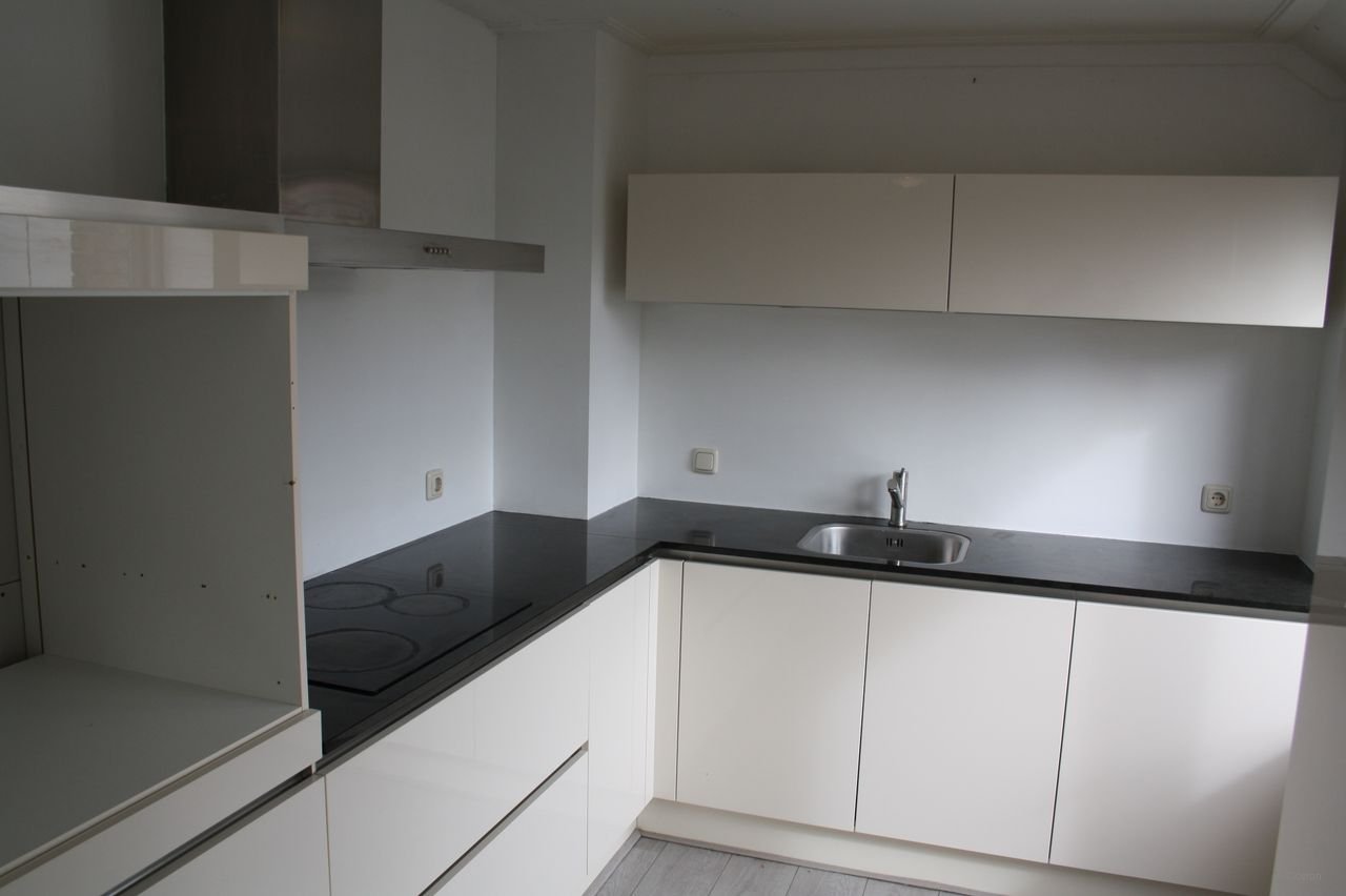 Apartment with large roof terrace - Image 6