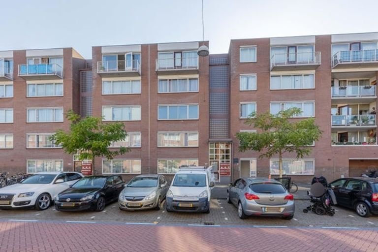 Bright 4-room apartment with balcony - Image 2