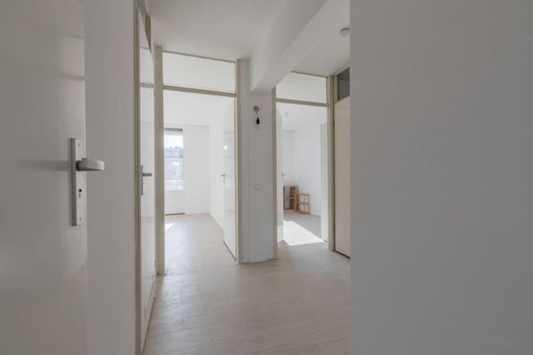 Bright 4-room apartment with balcony - Image 6