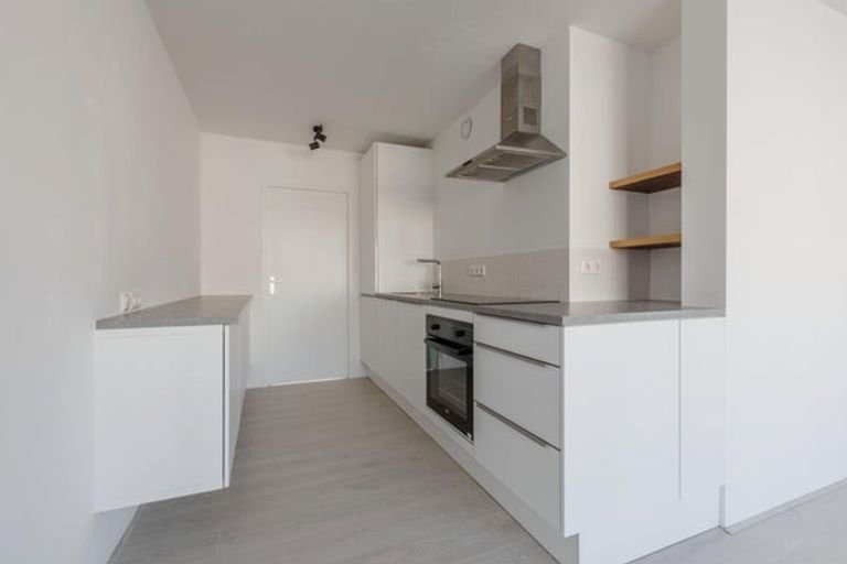 Bright 4-room apartment with balcony - Image 5