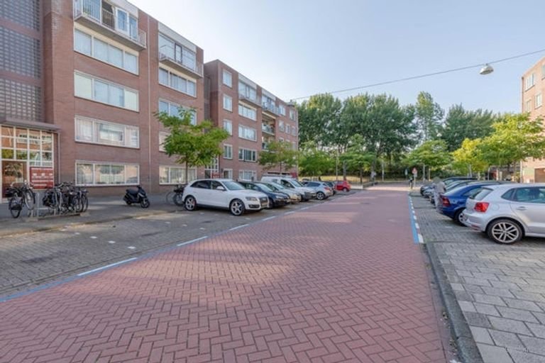 Bright 4-room apartment with balcony - Image 15