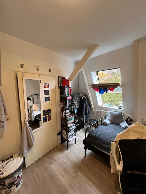 Student Room with Private Kitchen - Image 4