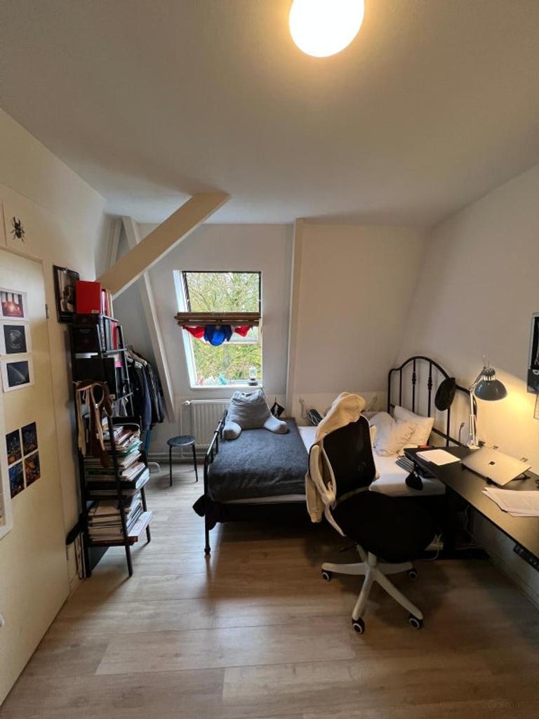 Student Room with Private Kitchen - Image 1