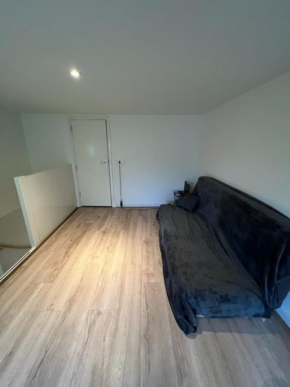 Studio with sleeping loft near Hanze University of Applied Sciences - Image 7