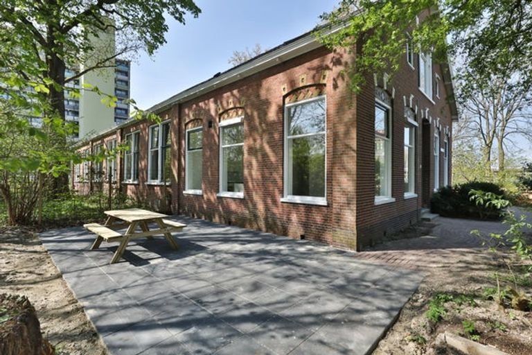 Studio with sleeping loft near Hanze University of Applied Sciences - Image 13