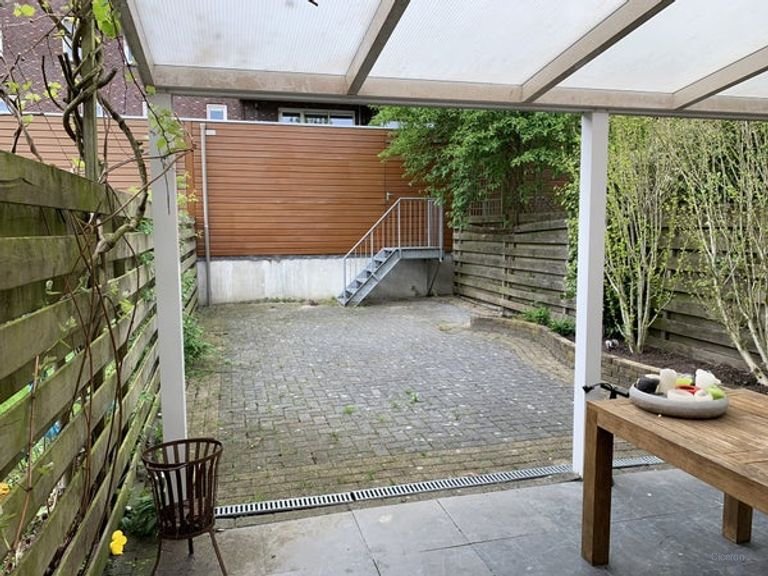 Large 44m² studio with private garden in Indische Buurt - Image 6