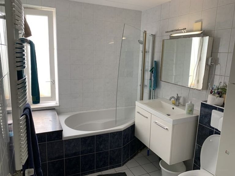 Large 44m² studio with private garden in Indische Buurt - Image 8