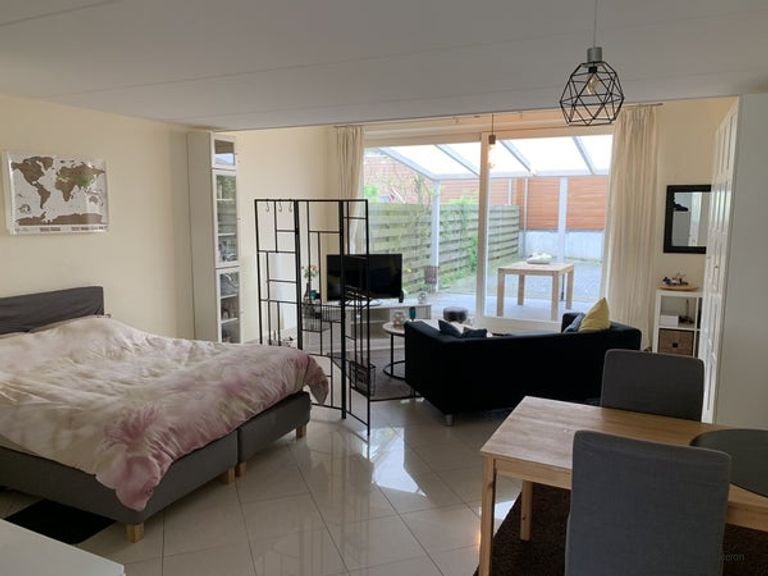 Large 44m² studio with private garden in Indische Buurt - Image 1