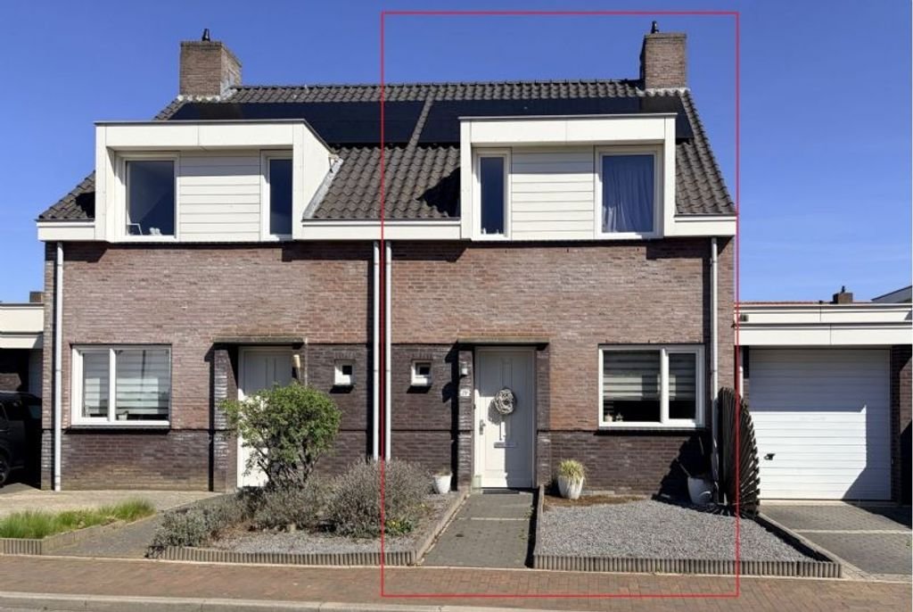 Energy-efficient semi-detached house with garage in Puth - Image 1