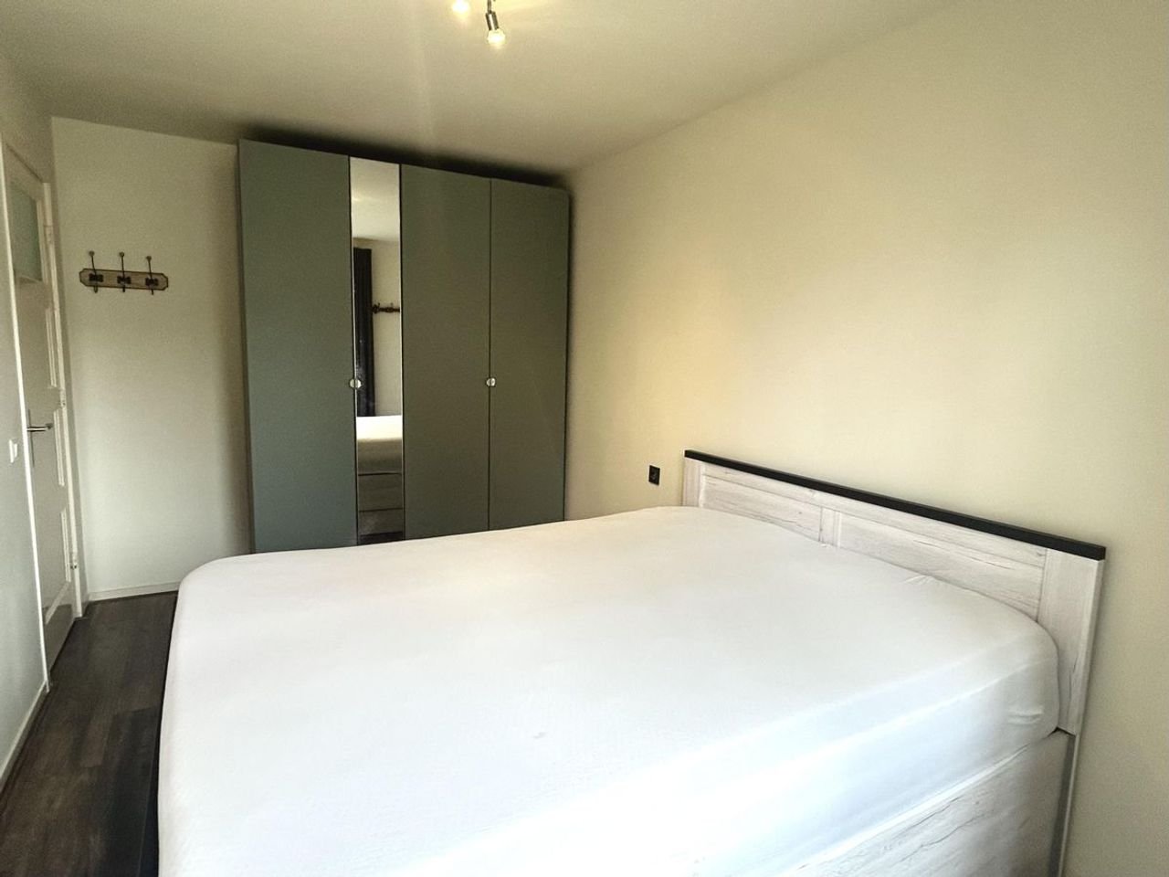 Furnished 2-bedroom apartment in the Hoofddorppleinbuurt - Image 10