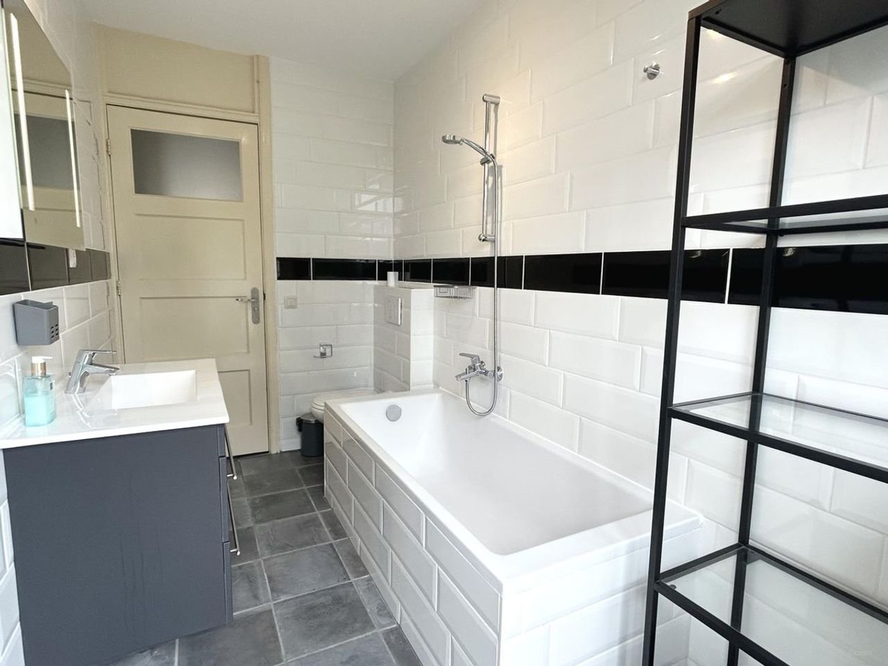 Furnished 2-bedroom apartment in the Hoofddorppleinbuurt - Image 11