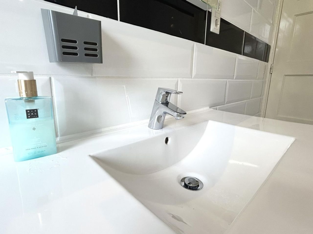 Furnished 2-bedroom apartment in the Hoofddorppleinbuurt - Image 12