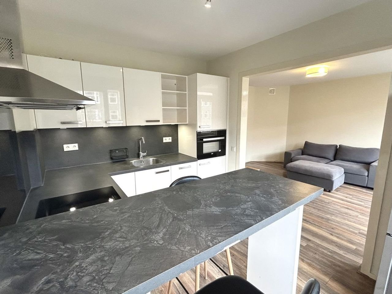 Furnished 2-bedroom apartment in the Hoofddorppleinbuurt - Image 5