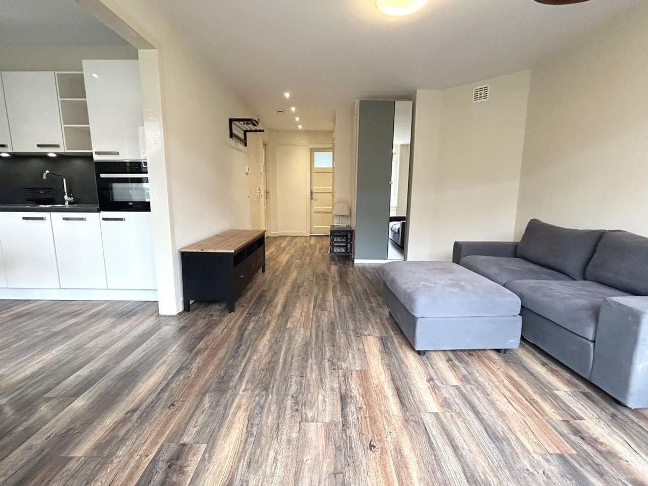 Furnished 2-bedroom apartment in the Hoofddorppleinbuurt - Image 8