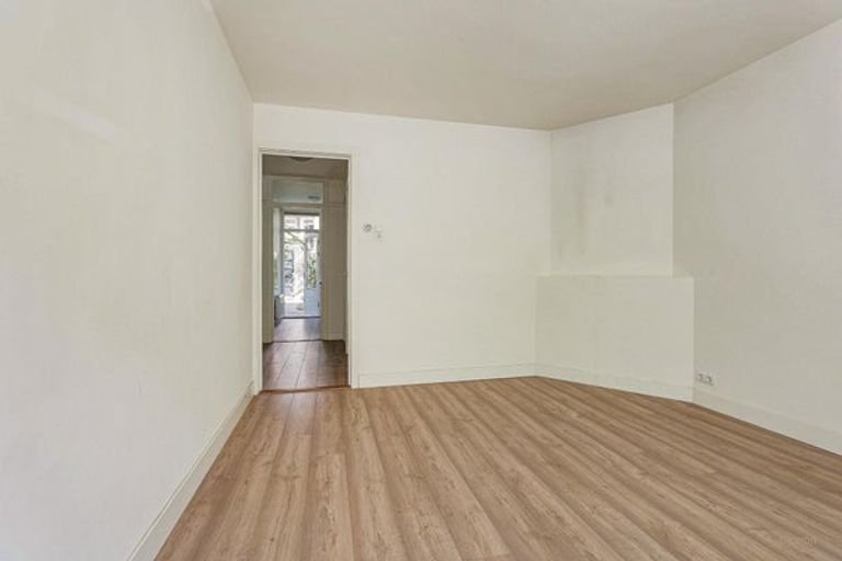 Ground floor apartment of 56 m² with garden in Amsterdam West - Image 3