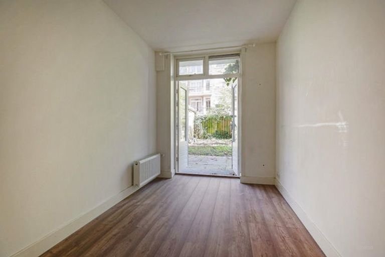 Ground floor apartment of 56 m² with garden in Amsterdam West - Image 4