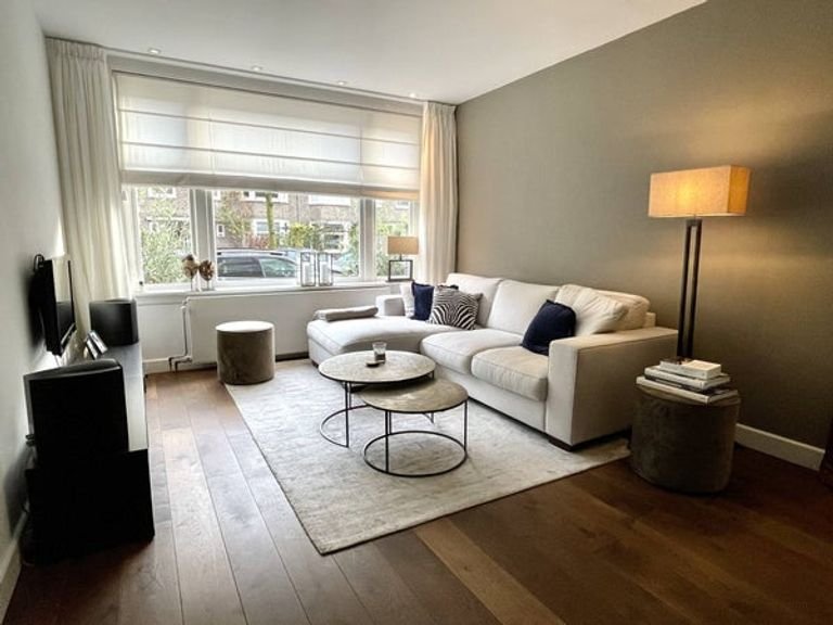 Furnished 2-bedroom ground floor apartment - Image 1