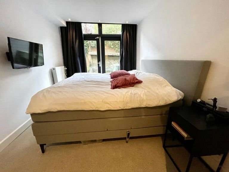 Furnished 2-bedroom ground floor apartment - Image 9