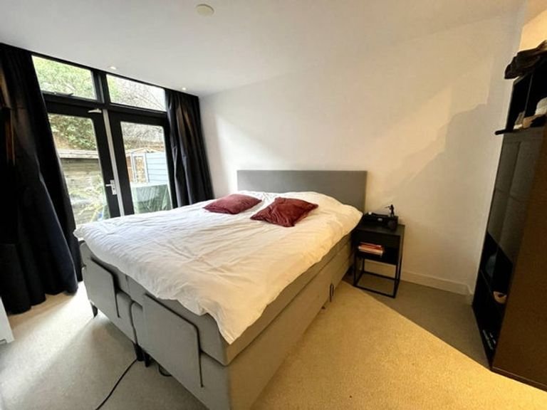 Furnished 2-bedroom ground floor apartment - Image 8