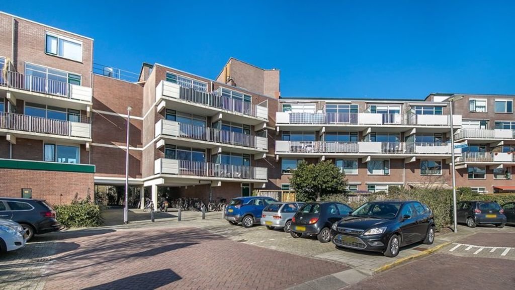 Bright 2-room apartment with balcony in Leiderdorp - Image 2