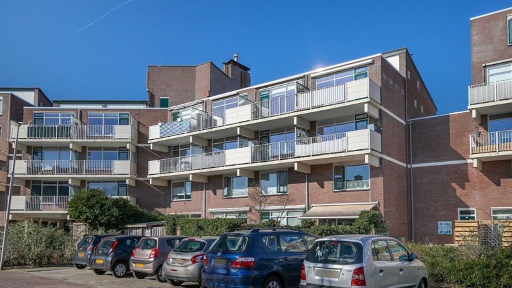 Bright 2-room apartment with balcony in Leiderdorp - Image 1