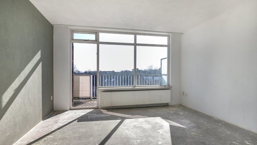 Bright 2-room apartment with balcony in Leiderdorp - Image 3