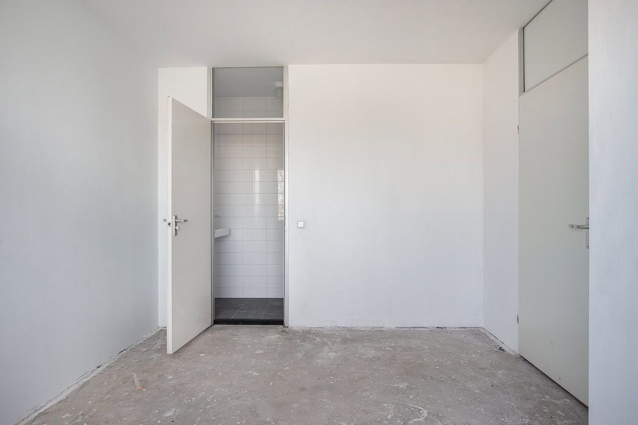 Bright 2-room apartment with balcony in Leiderdorp - Image 12