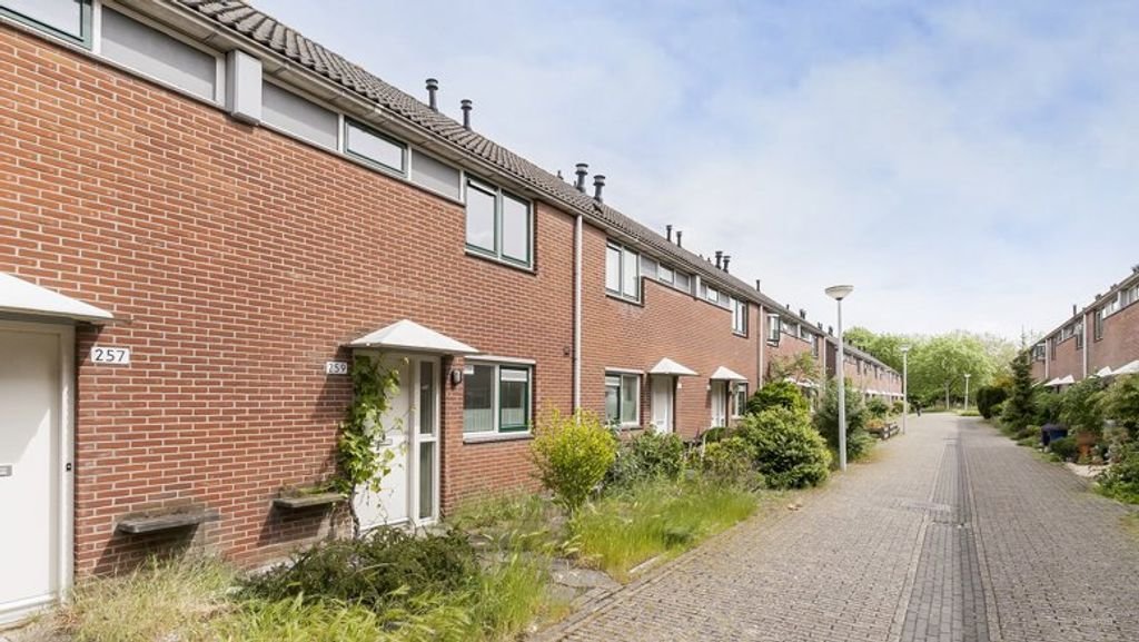 Eengezinswoning met tuin en zonnepanelen in Holendrecht - Afbeelding 2