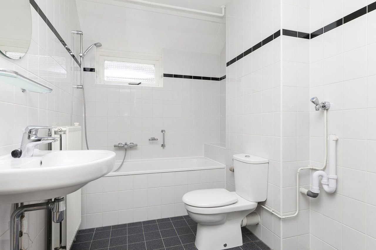 Eengezinswoning met tuin en zonnepanelen in Holendrecht - Afbeelding 13