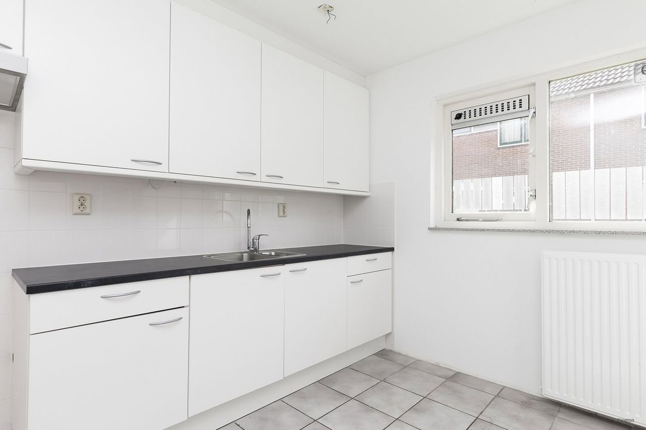 Eengezinswoning met tuin en zonnepanelen in Holendrecht - Afbeelding 9