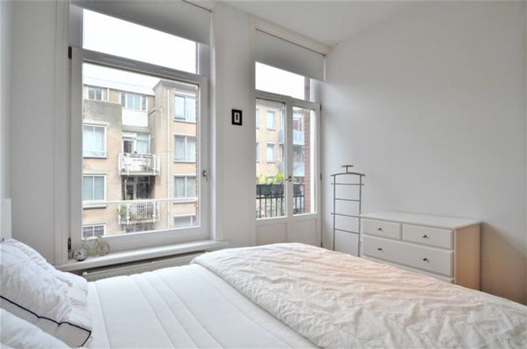 Apartment with south-facing balcony near Oosterpark - Image 24