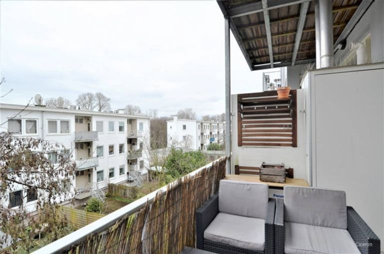 Apartment with south-facing balcony near Oosterpark - Image 9