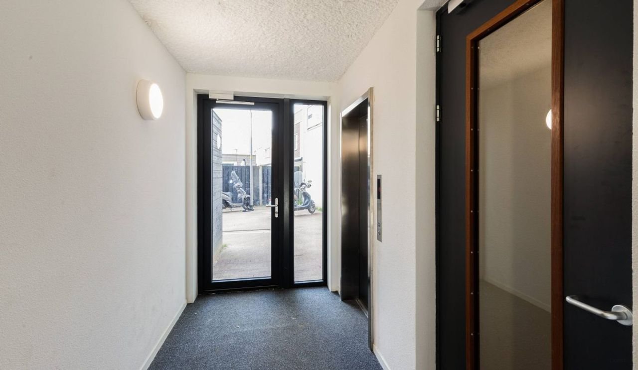 Gemeubileerde loft met vide in Almere Poort - Afbeelding 25