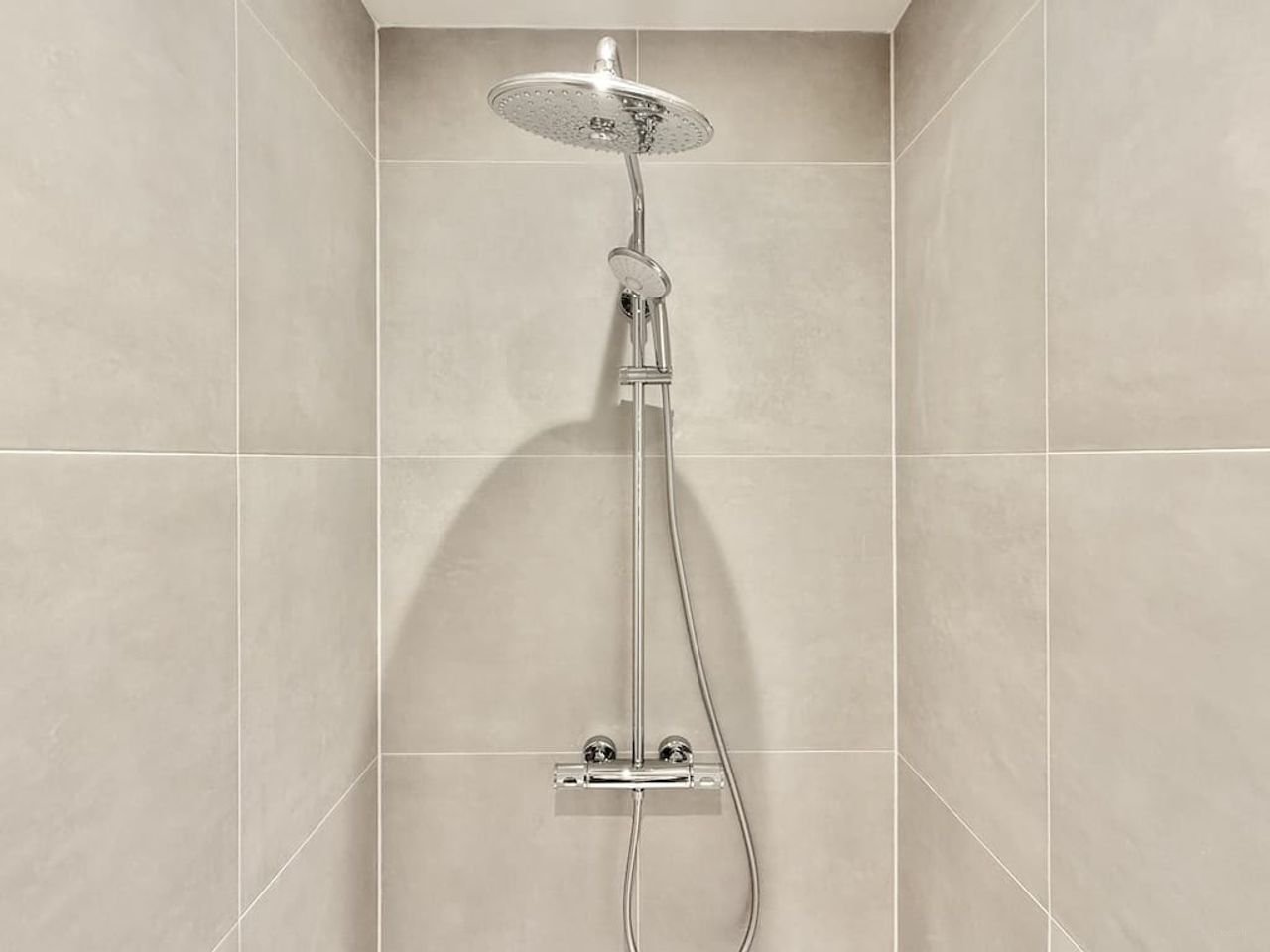 Bright 2-bedroom apartment in South - Image 5