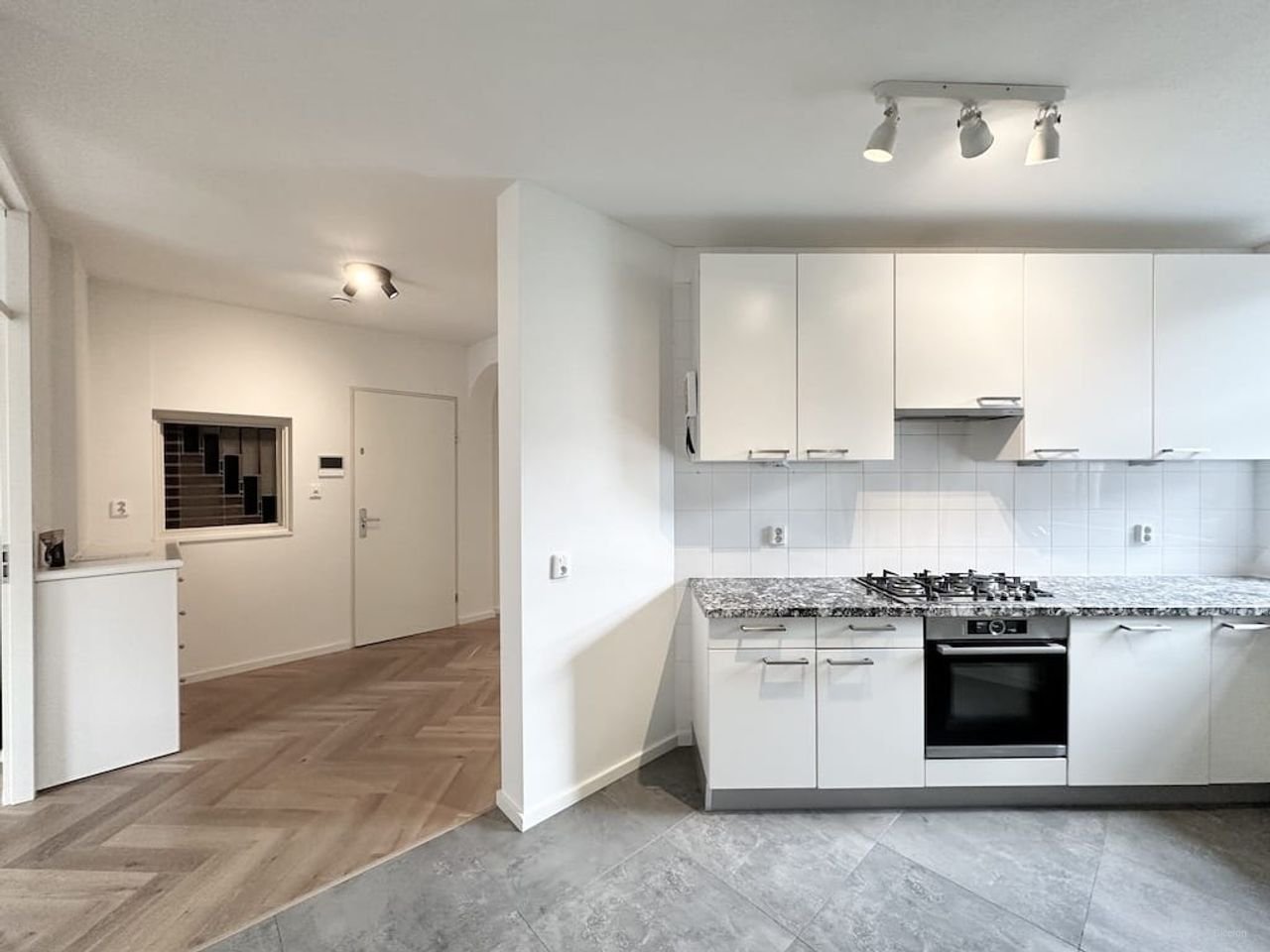 139 m² Apartment with 4 Bedrooms in the Apollo Neighborhood - Image 5