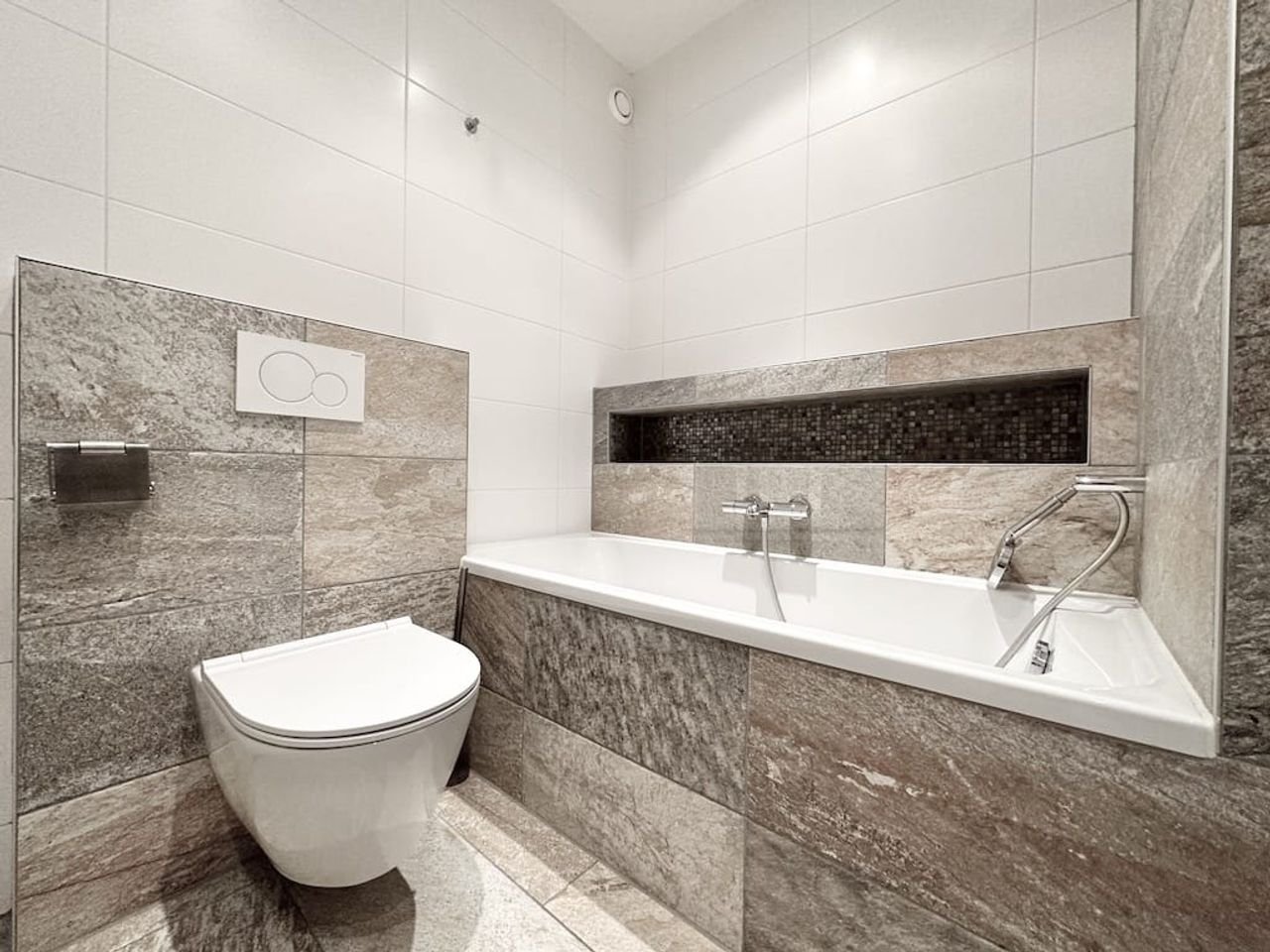 139 m² Apartment with 4 Bedrooms in the Apollo Neighborhood - Image 13