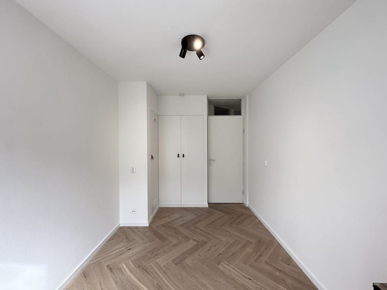 139 m² Apartment with 4 Bedrooms in the Apollo Neighborhood - Image 7