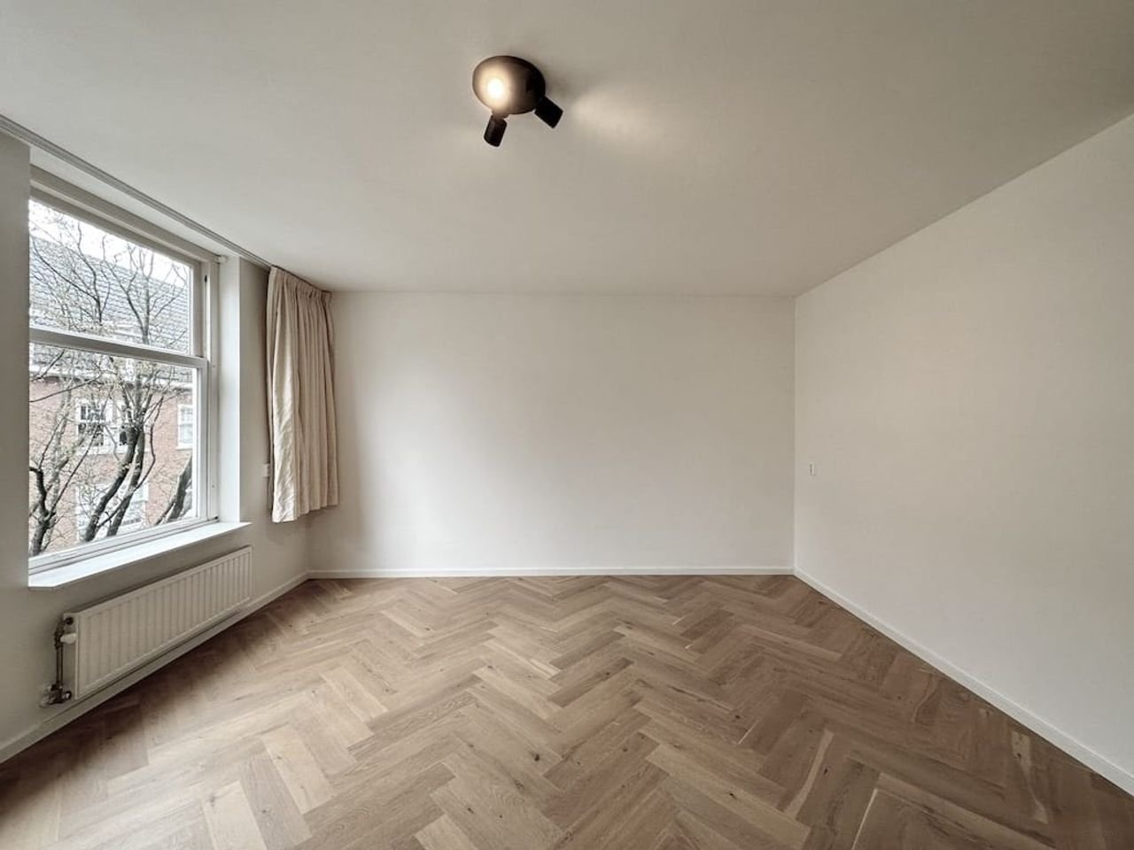 139 m² Apartment with 4 Bedrooms in the Apollo Neighborhood - Image 10