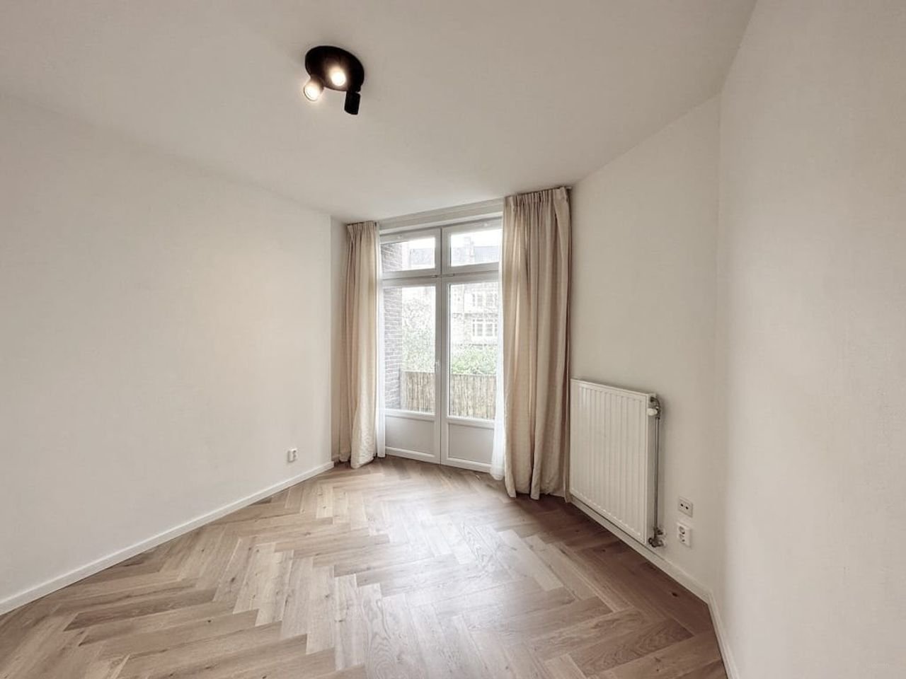 139 m² Apartment with 4 Bedrooms in the Apollo Neighborhood - Image 14