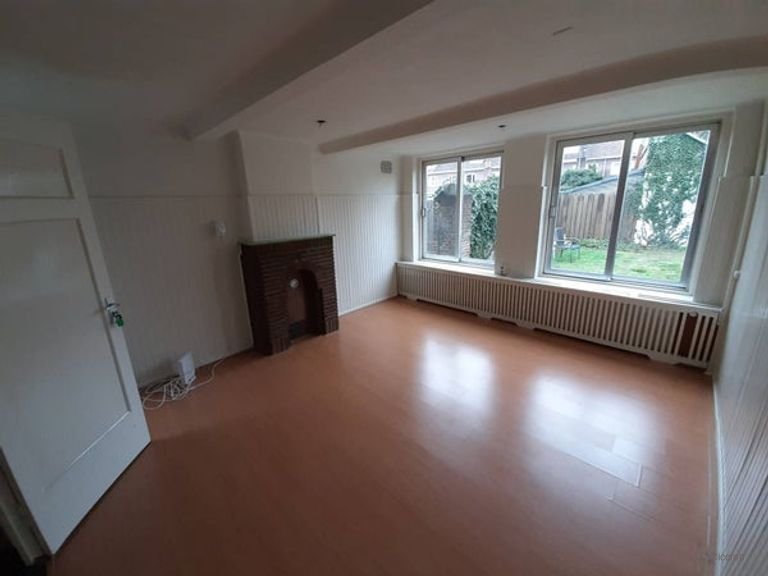 Bright student room in Bomenbuurt - Image 5