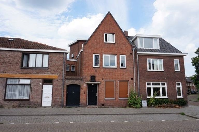 Bright student room in Bomenbuurt - Image 2