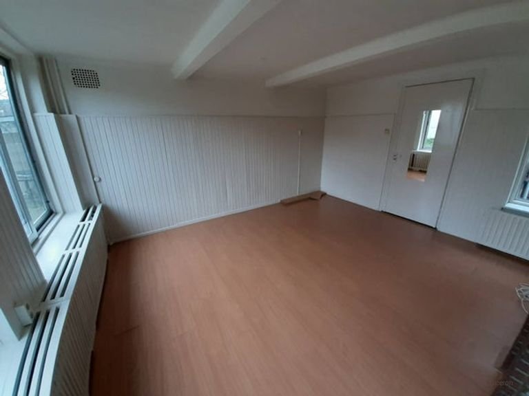 Bright student room in Bomenbuurt - Image 8