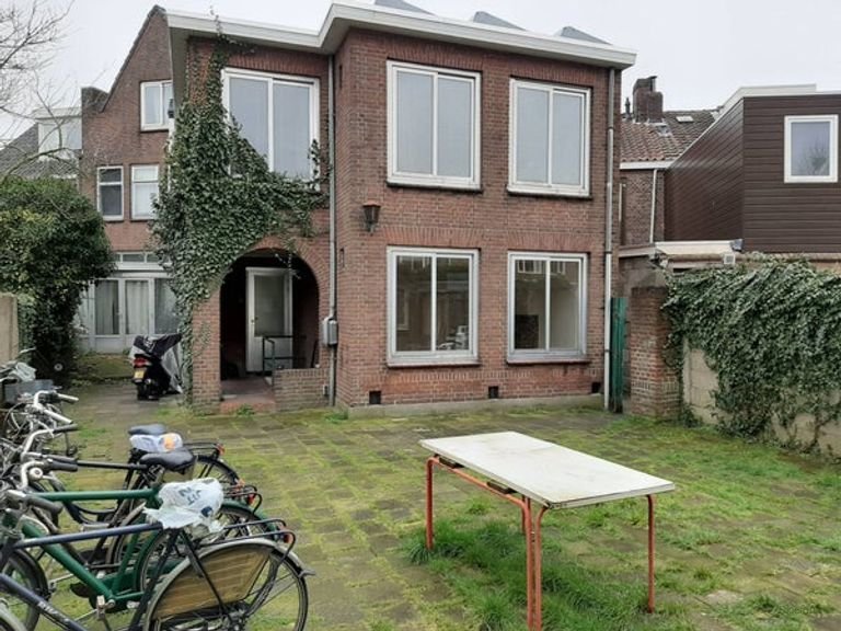 Bright student room in Bomenbuurt - Image 11