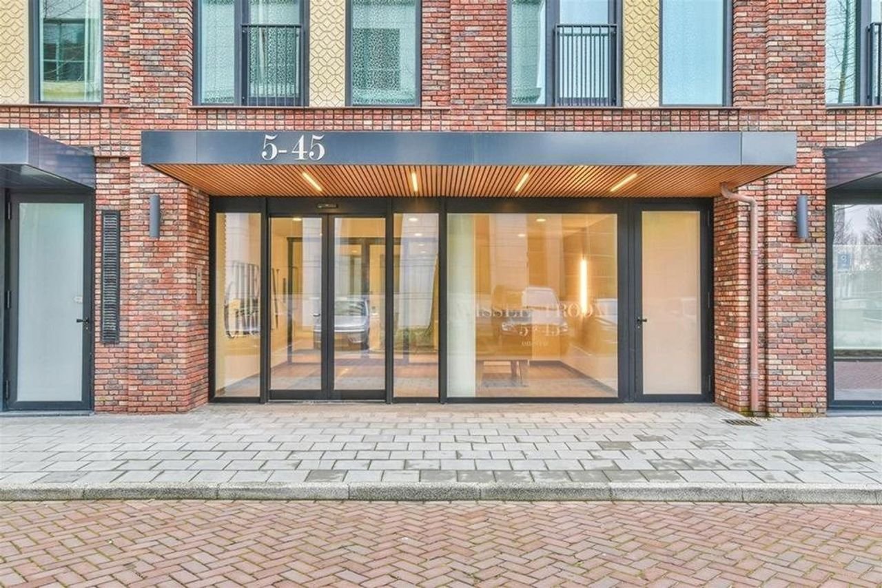 Licht appartement van 145 m² met kookeiland - Afbeelding 2