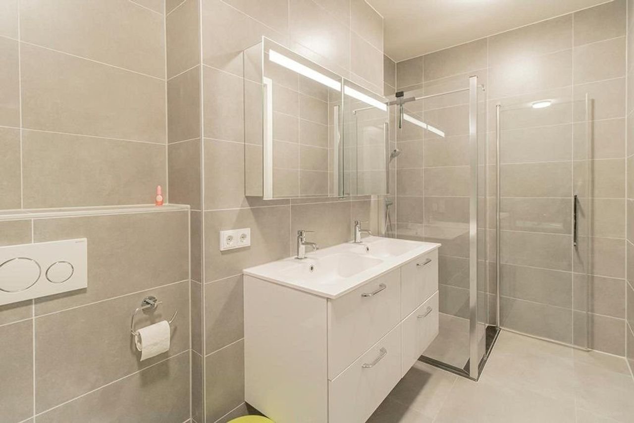 Licht appartement van 145 m² met kookeiland - Afbeelding 19