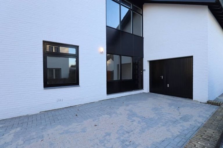 Villa van 310m2 aan de Maas - Afbeelding 1