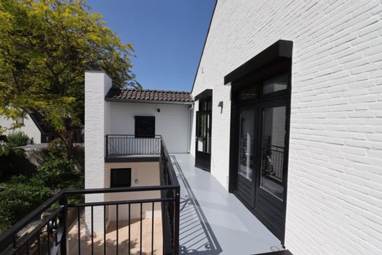 Villa van 310m2 aan de Maas - Afbeelding 15