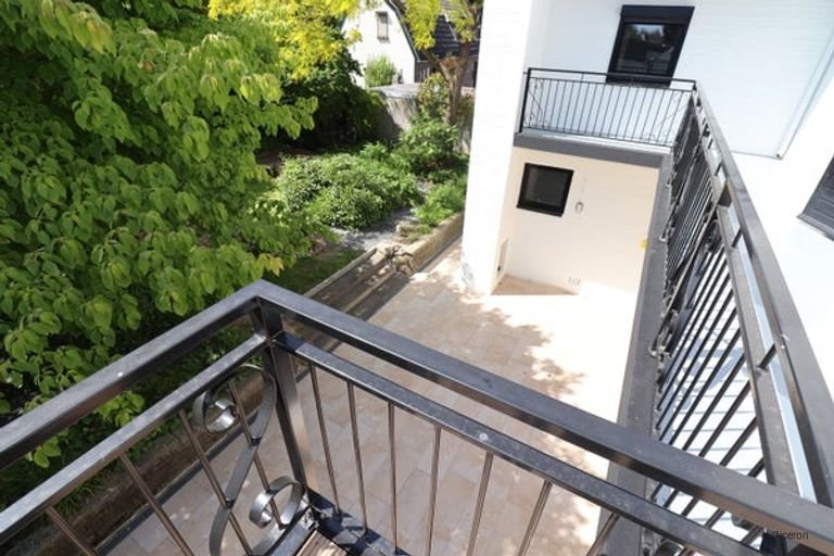 Villa van 310m2 aan de Maas - Afbeelding 16